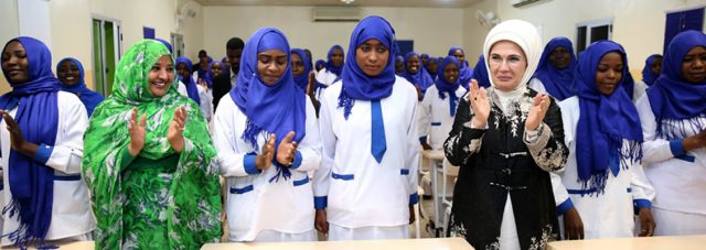 Emine Erdoğan, Sudan’da Kadın Milletvekilleri ile Görüştü