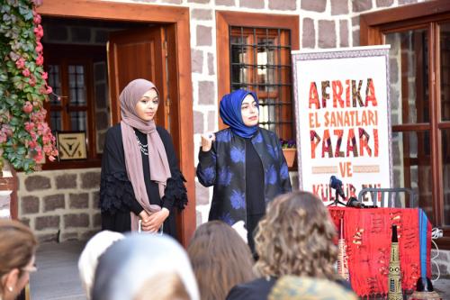 Ankara'da 'Afrika Kültüründe Saç Örgüsü Atölyesi' düzenlendi