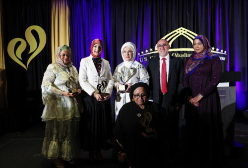 2022 09 19 abd 036 ee toren - Emine Erdoğan, ABD'de "Uluslararası Müslüman Kadınlar Başarı ve Topluma Katkı Ödülü"nü aldı
