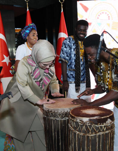 2022 12 06 ee gonullulukgunu 12 - Emine Erdoğan, Dünya Gönüllülük Günü kapsamında düzenlenen “Afrika Evi” programına katıldı