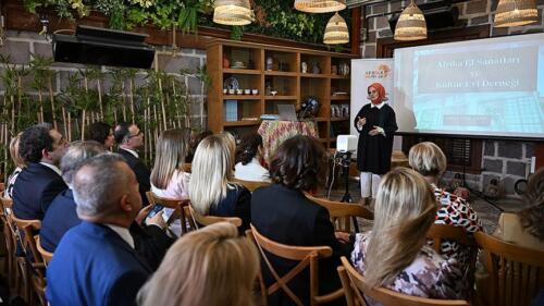 2023 08 07 afrikaevi 01 buyukelciler - Türkiye'nin Afrika Büyükelçileri, Afrika El Sanatları ve Kültür Evi'ni ziyaret etti