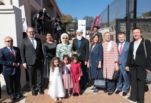 Emine Erdoğan, TİKA tarafından yapılan kütüphane ile Maarif Vakfı Güney Afrika Merkez Ofisi’nin açılışlarını gerçekleştirdi