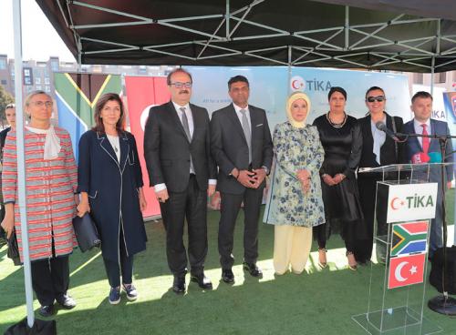 Emine Erdoğan, TİKA tarafından yapılan kütüphane ile Maarif Vakfı Güney Afrika Merkez Ofisi’nin açılışlarını gerçekleştirdi